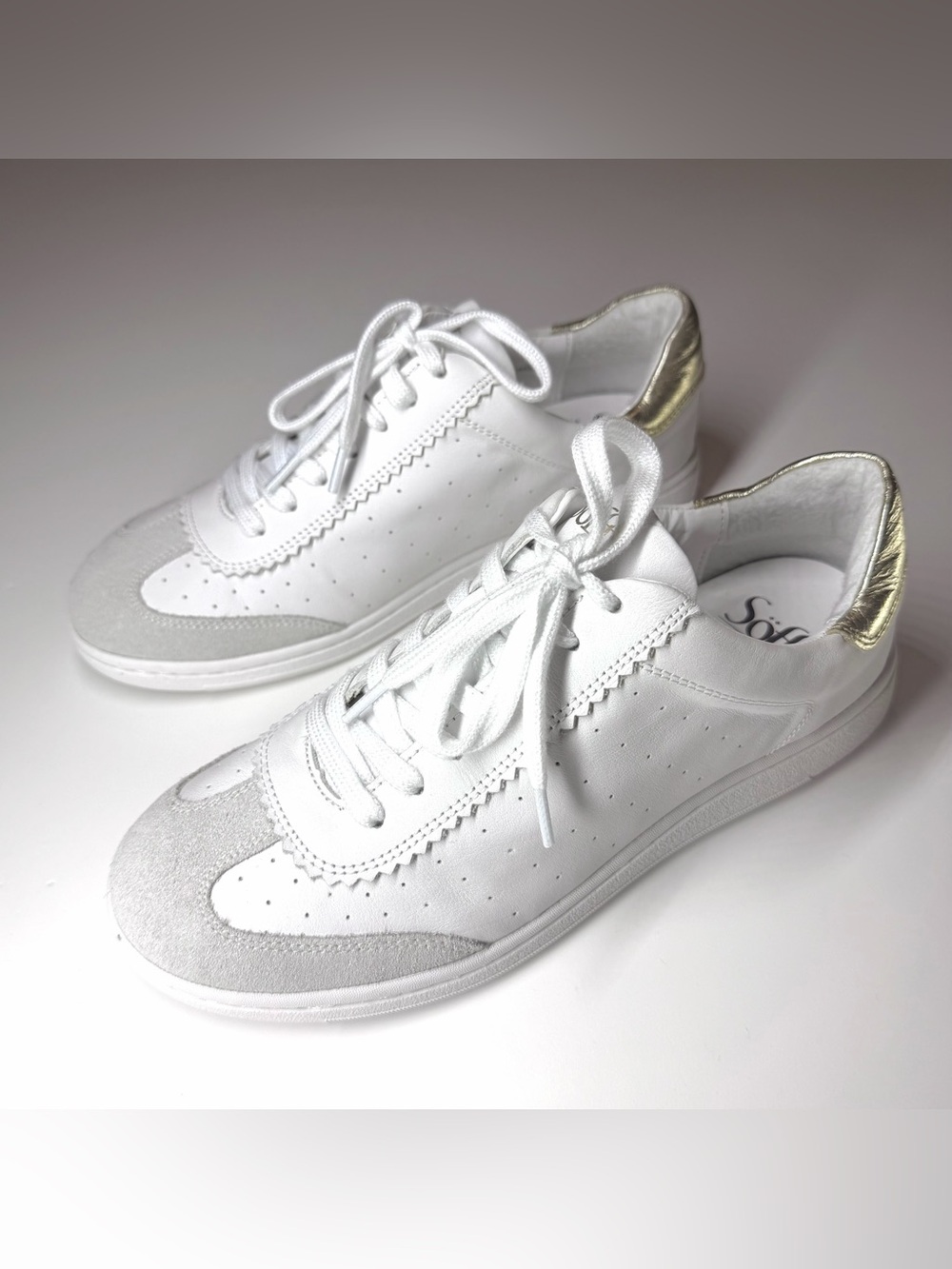 Sofft Women’s Regina White& Gold Leather Lace-Up Sneakers Size - 8M